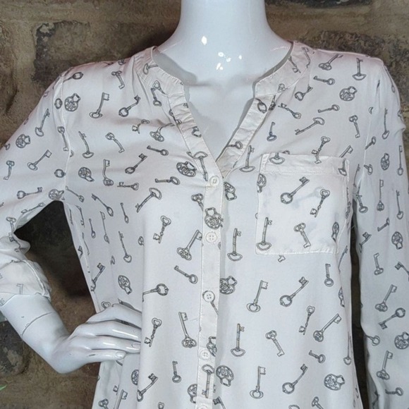 Per Se Blouse Key Print White Black Long Roll Sleeve Button Woman's‎ Size Medium - Picture 4 of 11